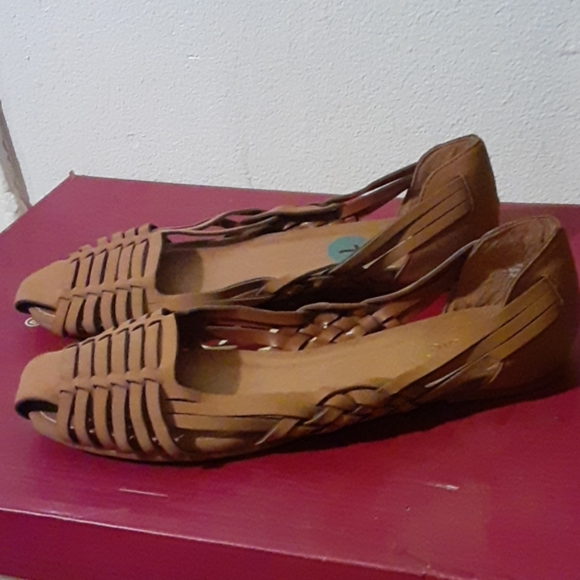 Flats - Picture 2 of 4